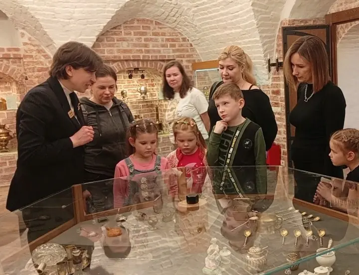 Мир фарфора: первое знакомство с музейной коллекцией